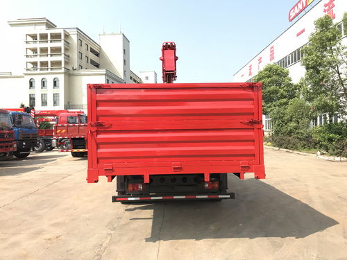 重汽随车吊在哪里购买？湖南飞涛随车吊与清障车全解析