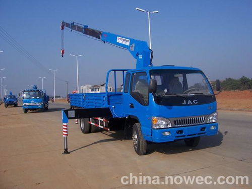 8吨随车吊厂家价格解析与选购指南